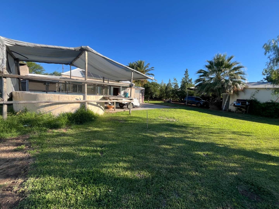 4 Bedroom Property for Sale in Kanoneiland Northern Cape